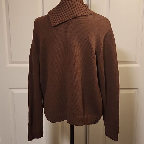 Asymmetrical turtleneck long sleeve sweater - Picture 6 of 8